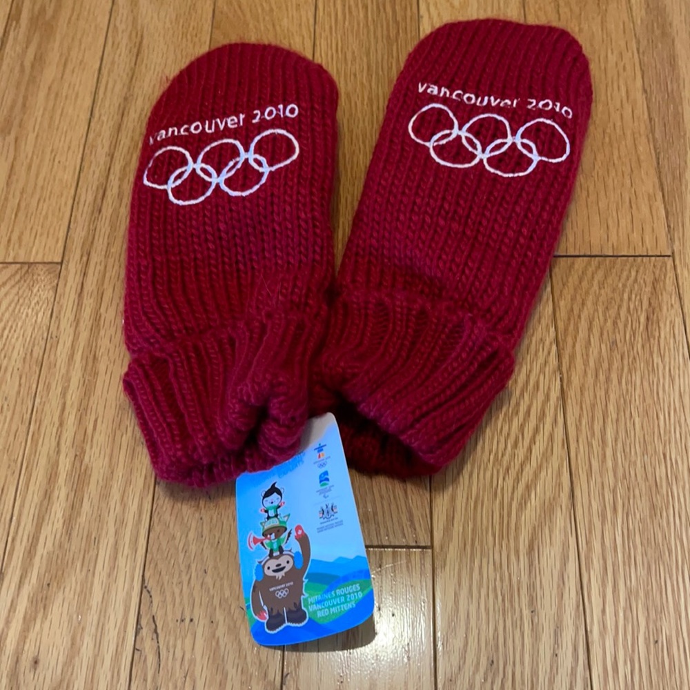 Hudson Bay Company 2010 Vancouver Olympic mittens new with tags